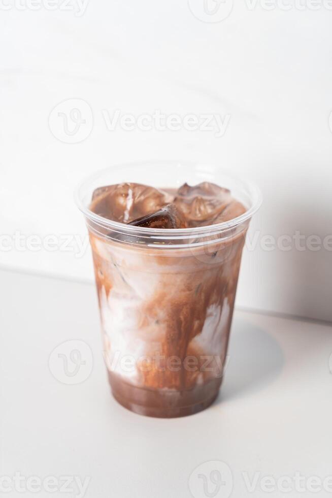 milk-shake au chocolat dans un verre photo