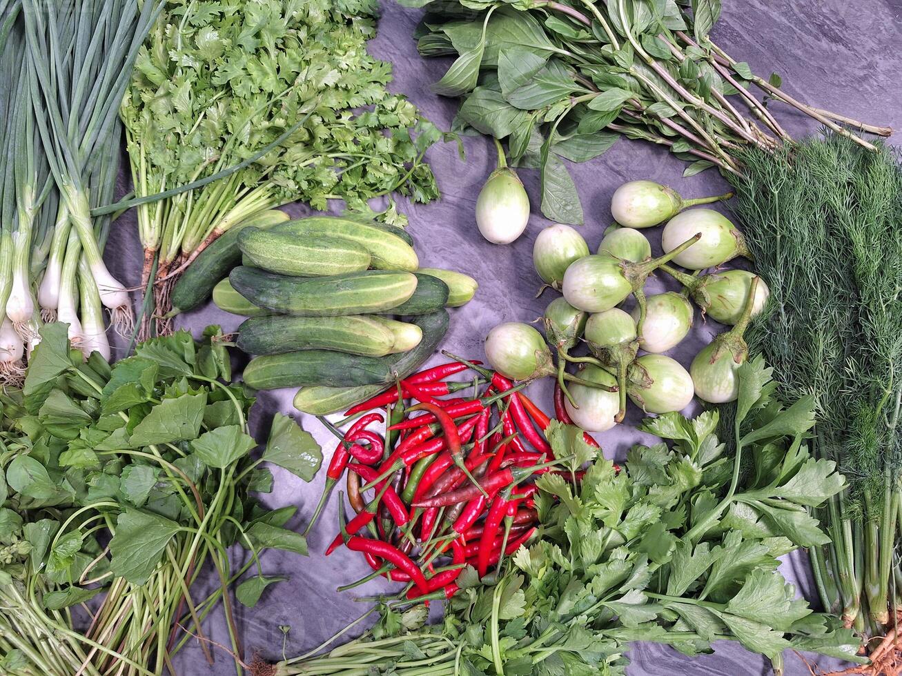 image de beaucoup les types de des légumes sur le table photo