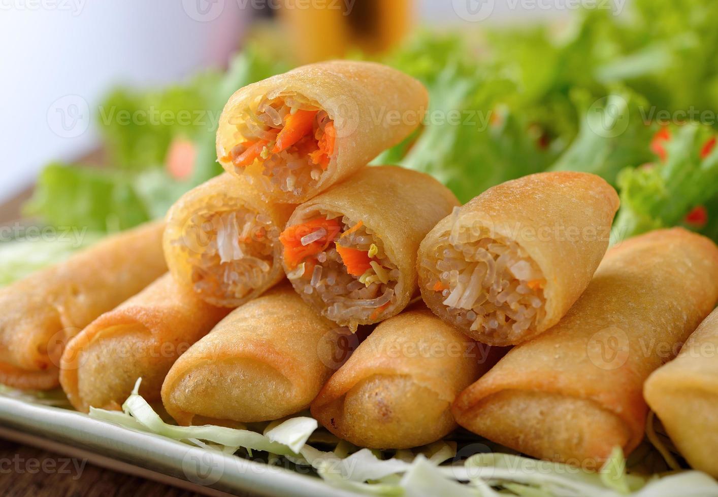 frit chinois traditionnel rouleaux de printemps alimentaire photo