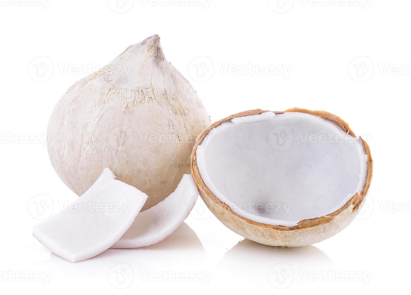 noix de coco sur fond blanc photo