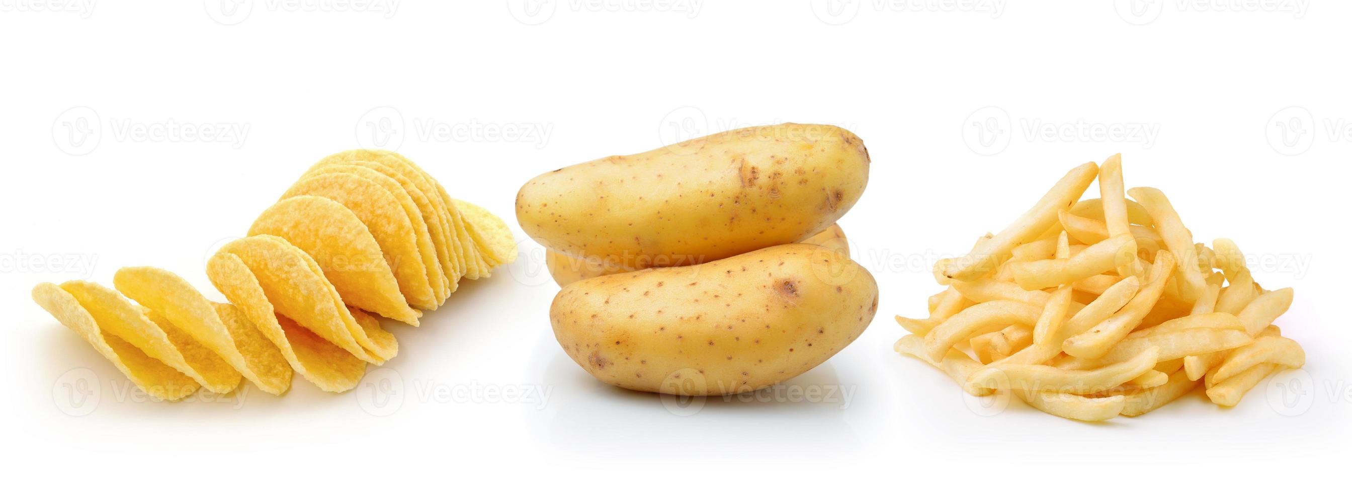 chips de pommes de terre, frites et pommes de terre isolés sur fond blanc photo