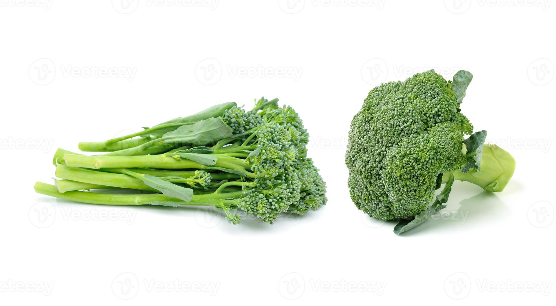 brocoli isolé sur fond blanc photo