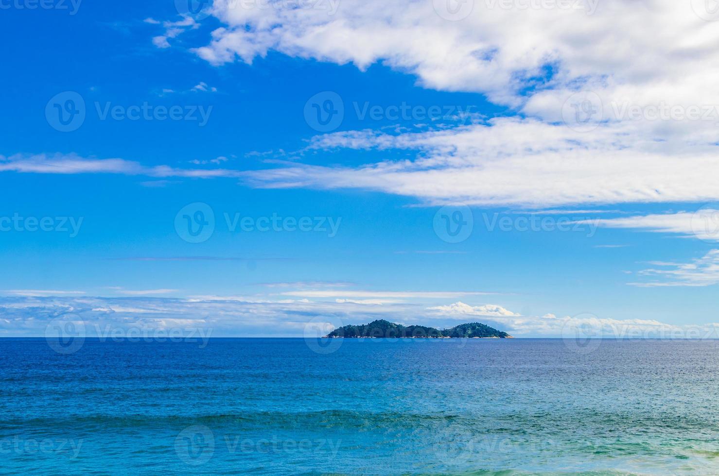 plage de praia lopes mendes sur l'île tropicale ilha grande brésil. photo