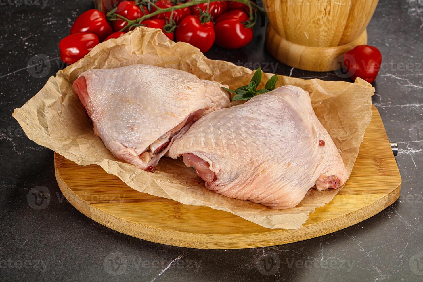 cuisse de poulet crue pour la cuisson photo