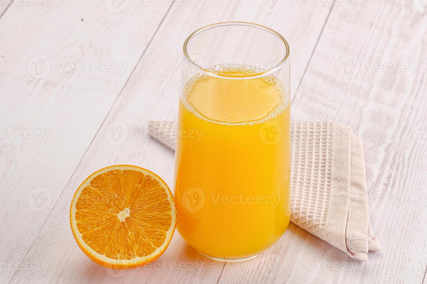 sucré Frais Orange jus dans le verre photo