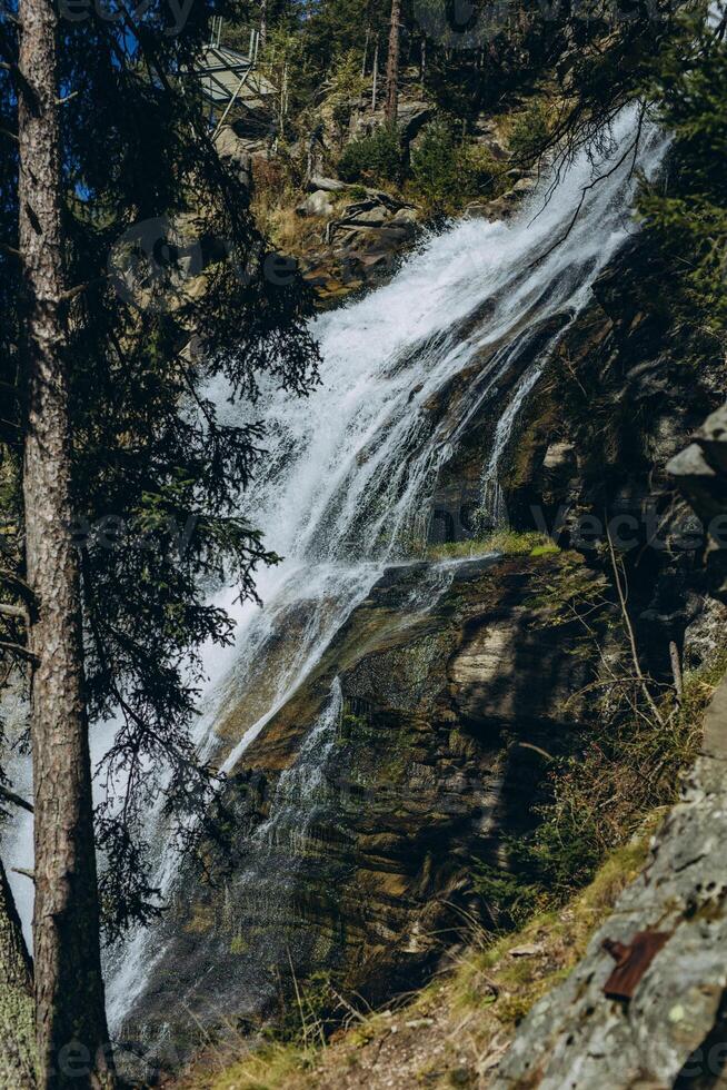 cascade dans le autrichien Alpes photo