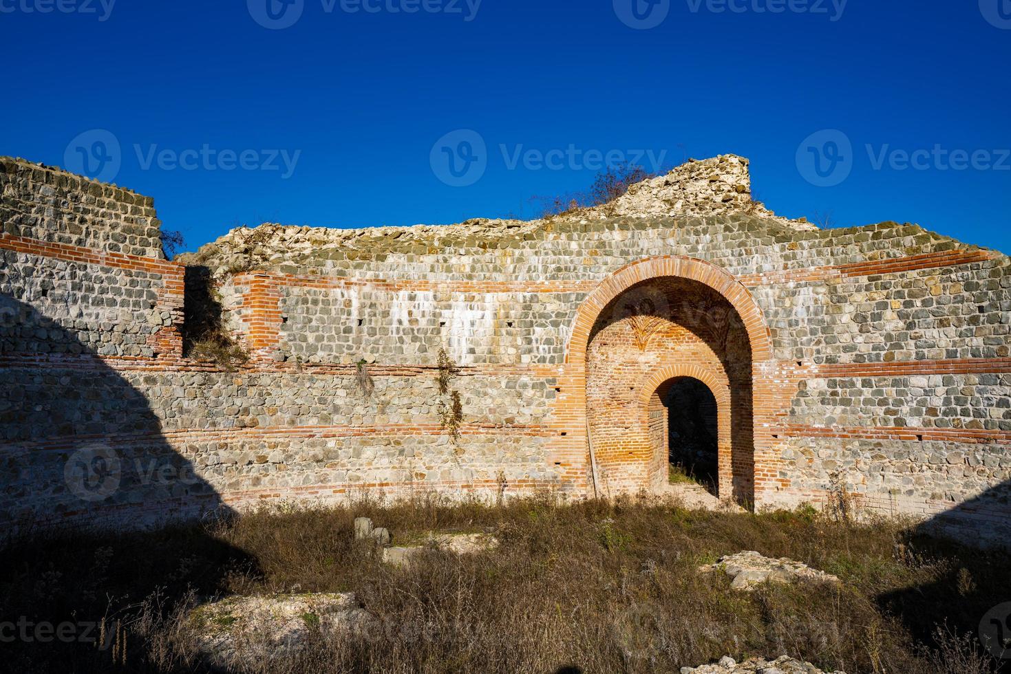 vestiges de l'ancien complexe romain de palais et de temples felix romuliana près de gamzigrad, serbie photo