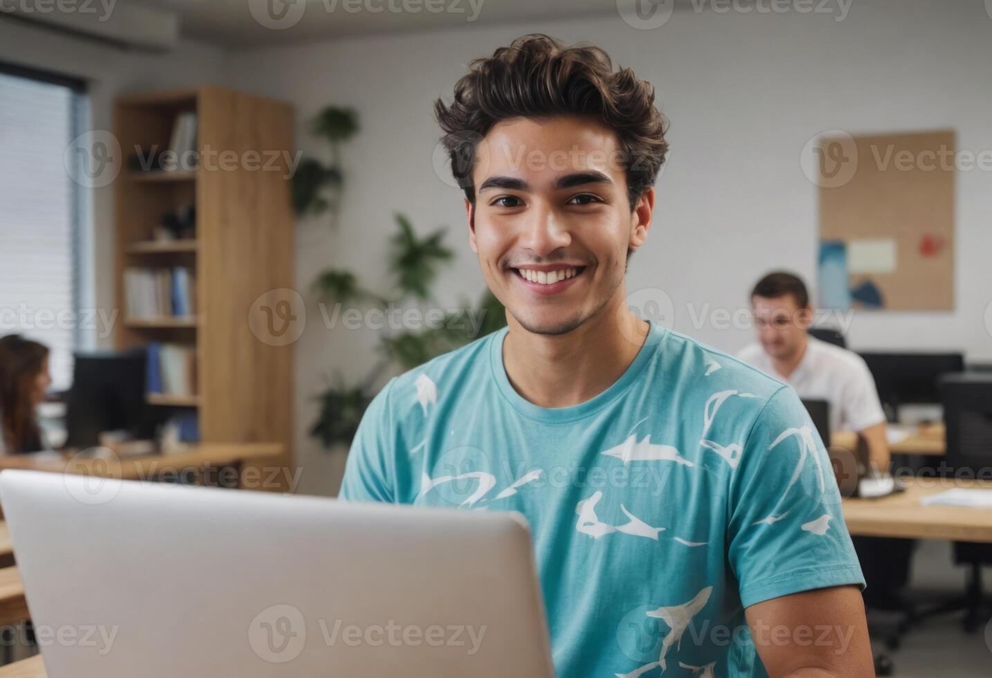 ai généré Jeune homme dans bleu chemise travail avec portable. Bureau réglage avec collègues de travail dans le Contexte. photo