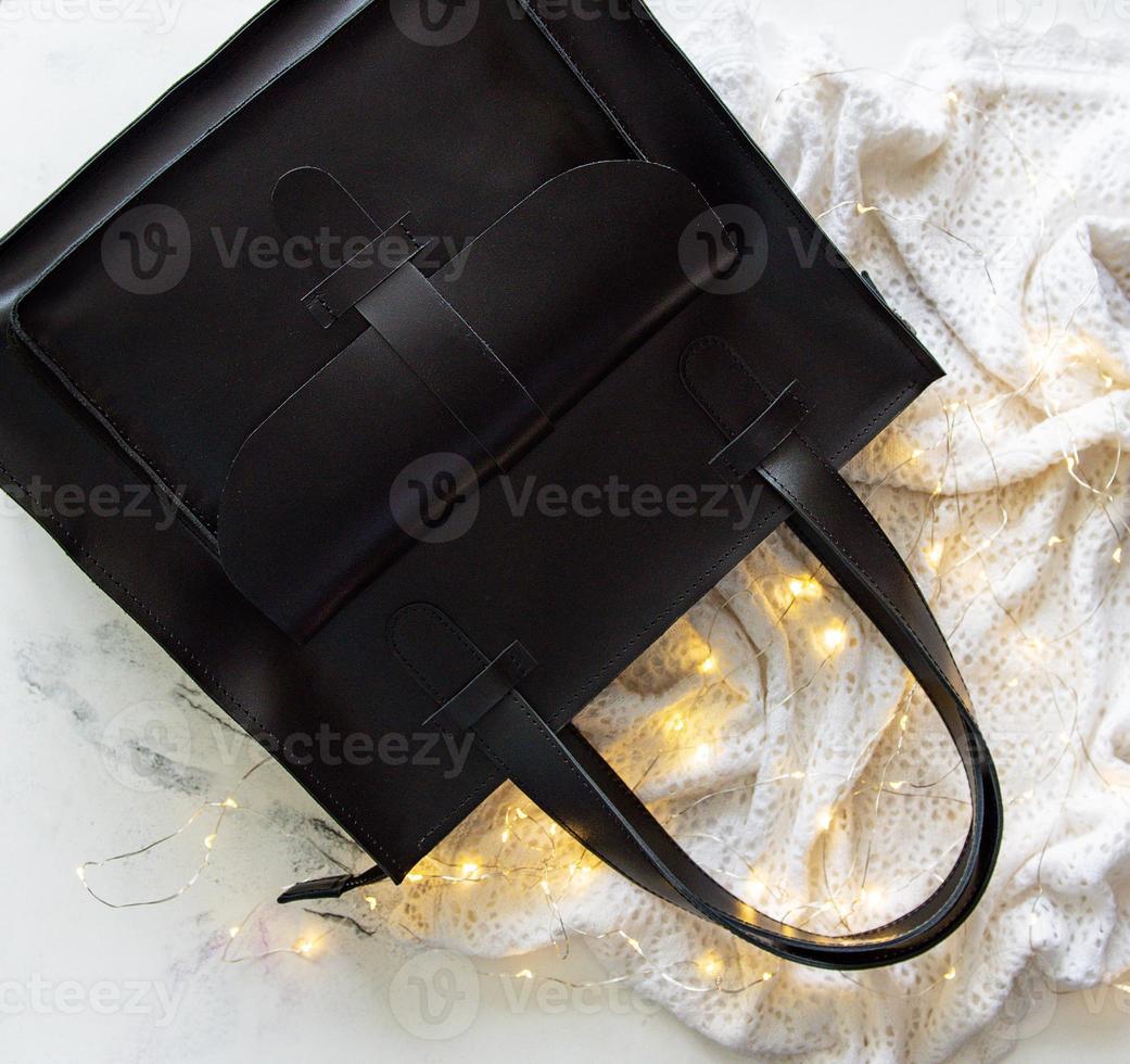 sac en cuir noir photo