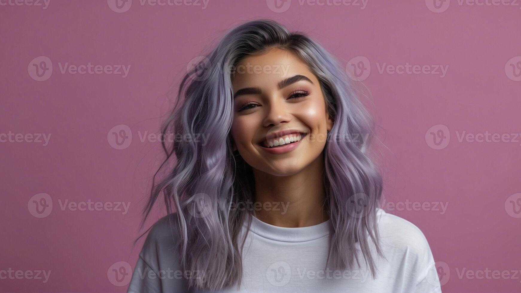 ai généré une femme avec violet cheveux souriant photo