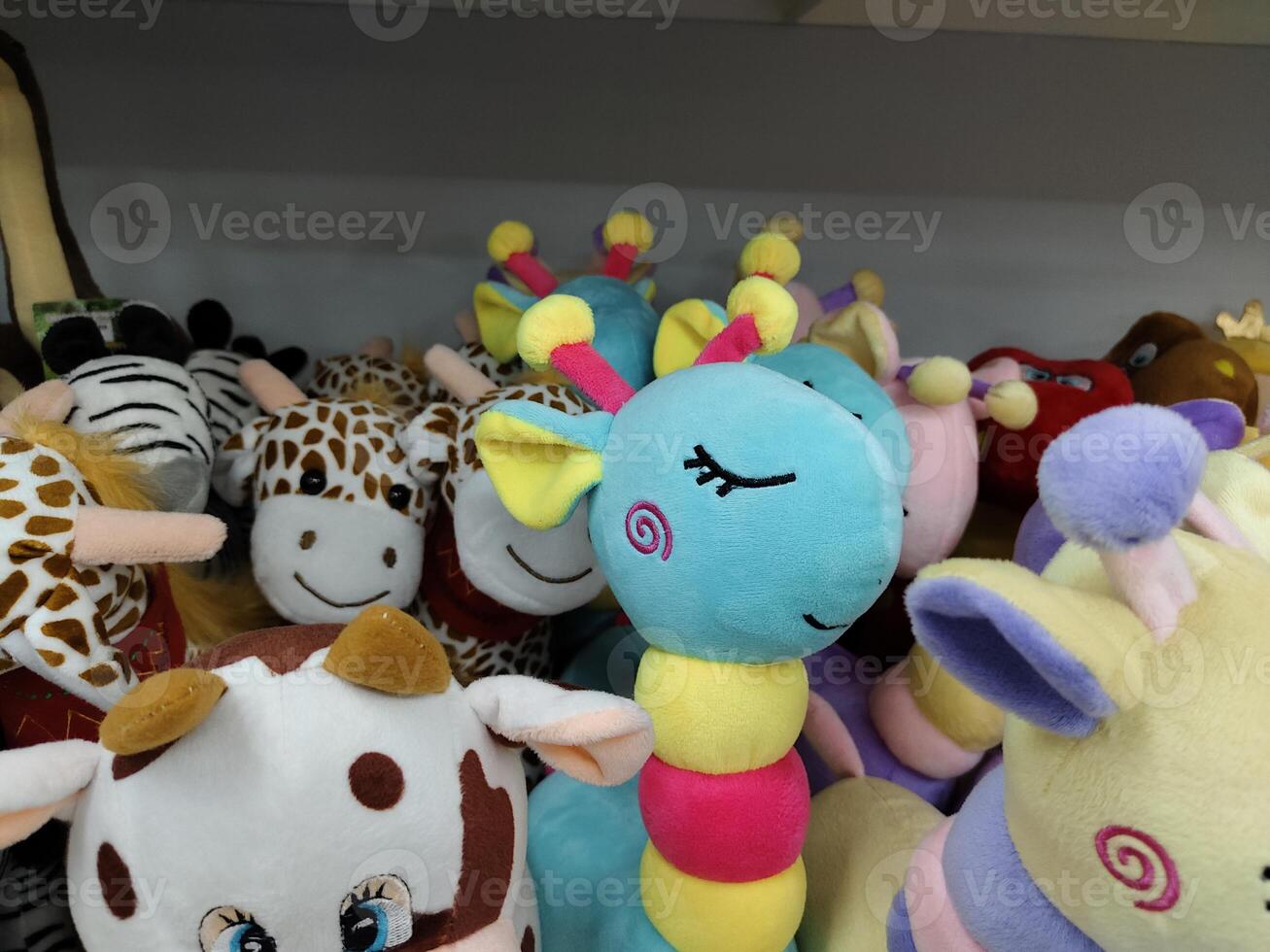 enfants poupée jouets cette sont mignonne et coloré photo