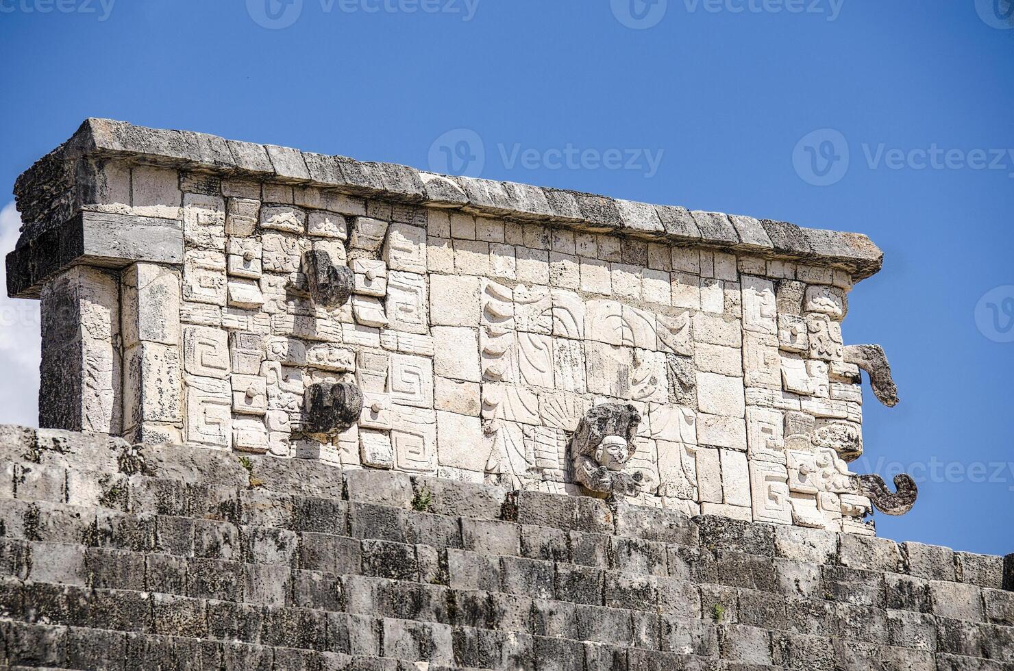 détail de le guerriers temple à chichen Itza, merveille de le monde photo