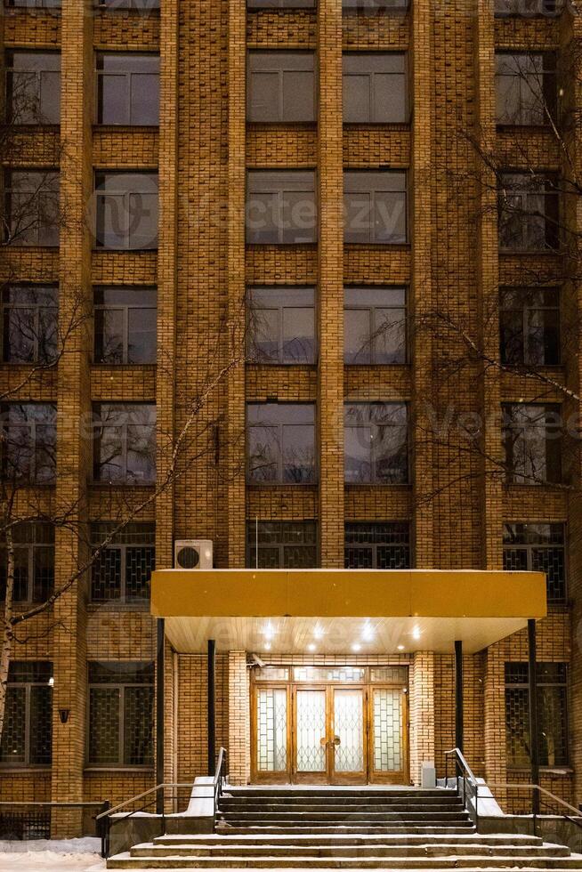 porche et entrée à ville bâtiment dans Moscou photo