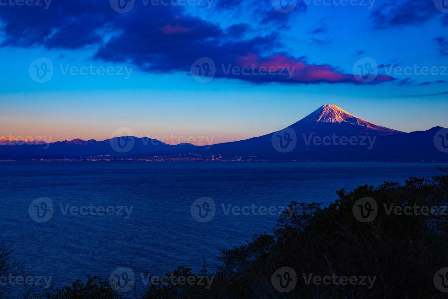 une Aube paysage de mt Fuji près suruga côte dans Shizuoka photo