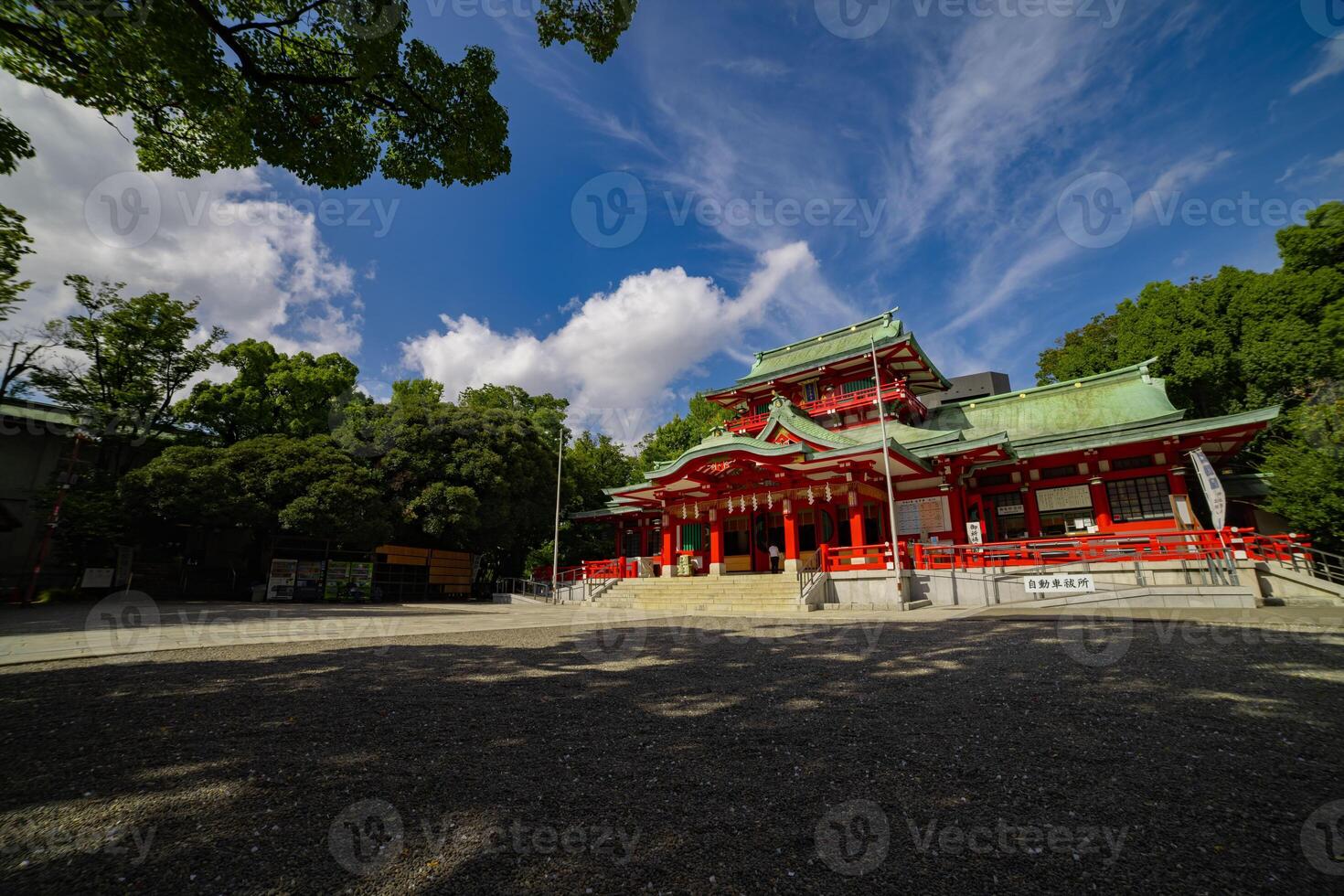 principale temple à Tomioka tombeau super large coup photo