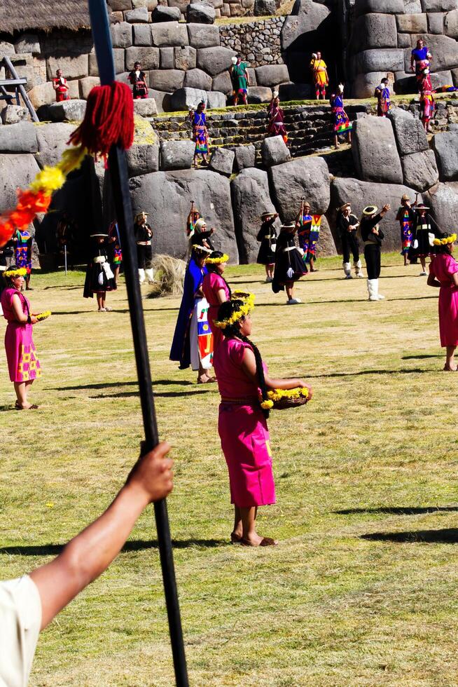 cusco, Pérou, 2015 - Hommes et femmes dans traditionnel costume inti Raymi Festival Sud Amérique photo