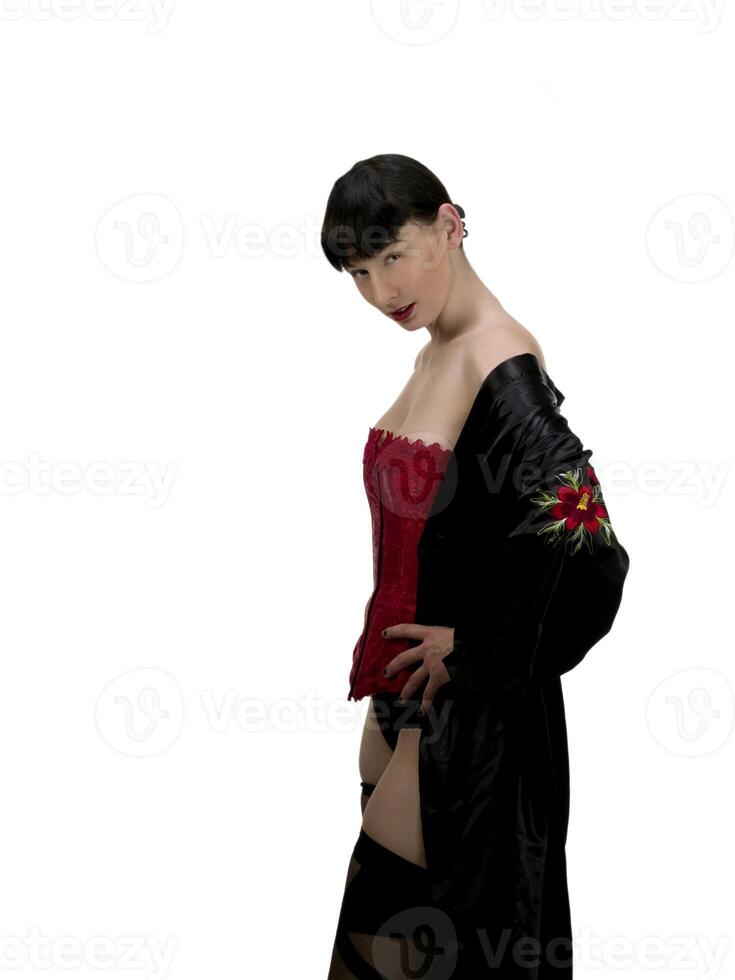 femme dans rouge corset noir peignoir et bas photo