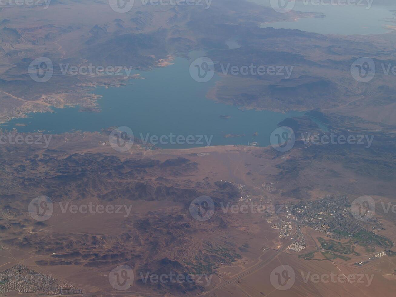 aérien coup de petit ville et Lac uni États photo