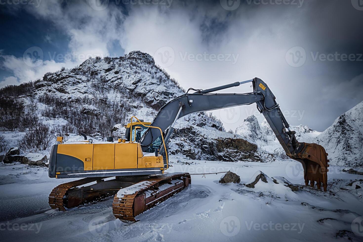 vieux excavatrice dans hiver photo