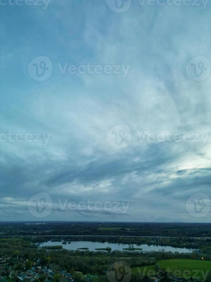 haute angle vue de lièvre ville Londres, Uxbridge, Angleterre. uni Royaume pendant le coucher du soleil. avril 3ème, 2024 photo