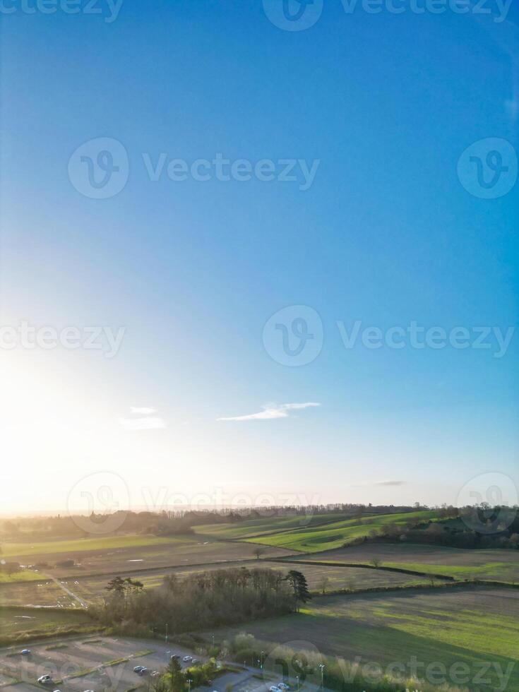 aérien vue de Britanique campagne paysage près Oxford ville, l'Oxfordshire, Angleterre Royaume-Uni pendant lever du soleil Matin. Mars 23, 2024 photo