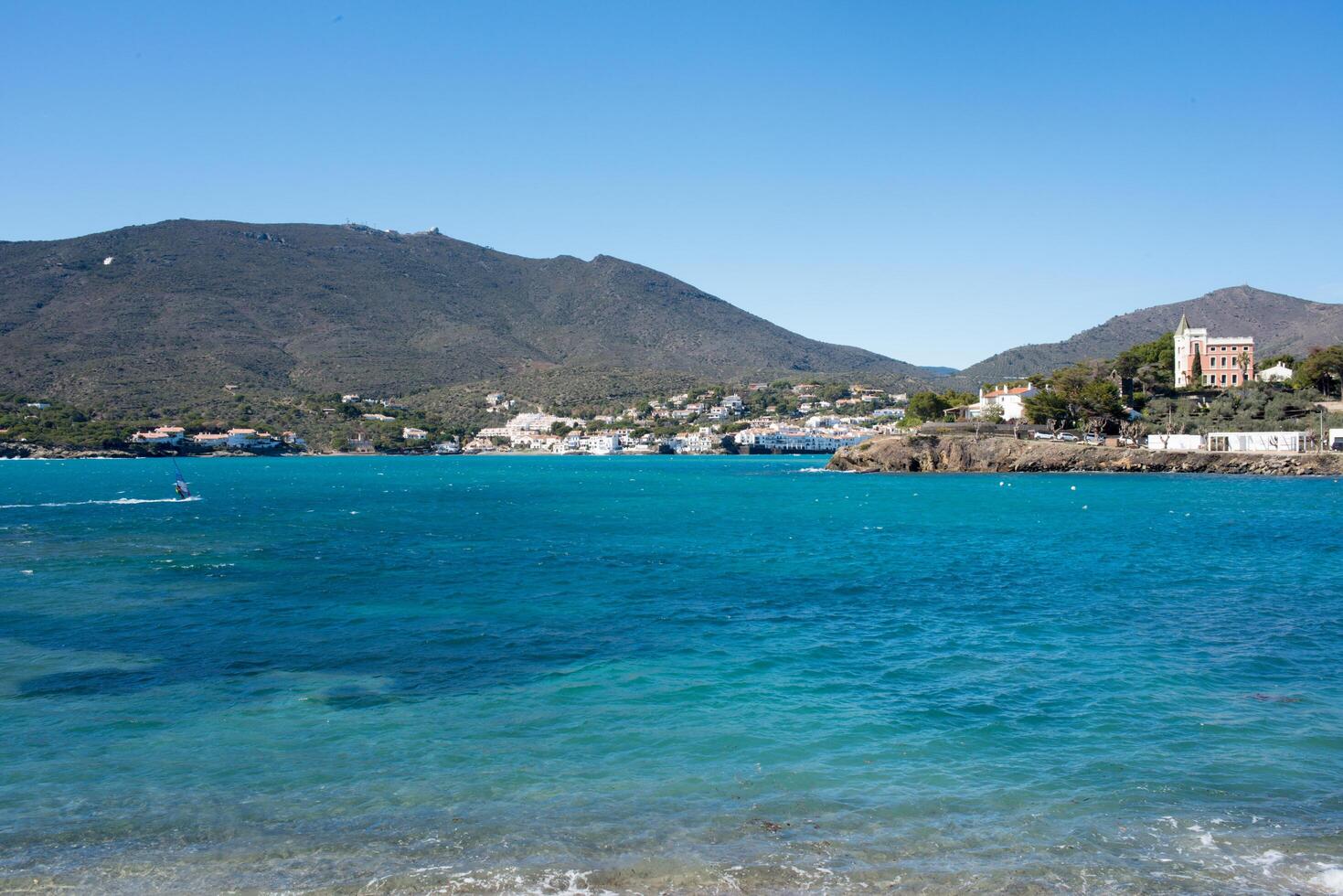 cadaqués front de mer, ensoleillé jour, non gens photo