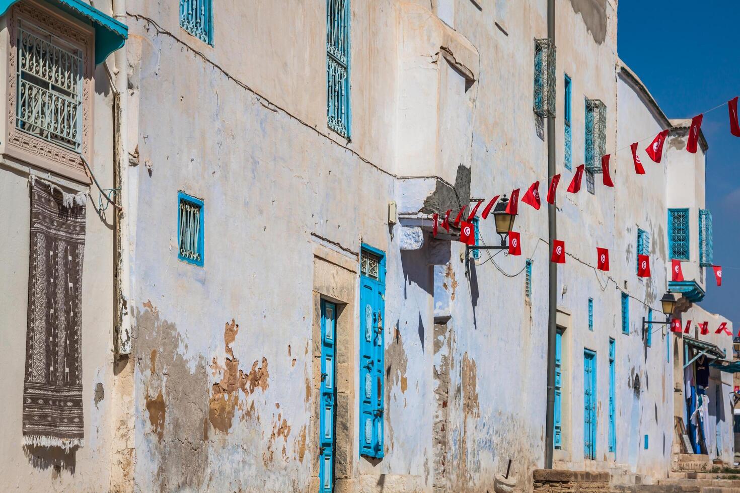 traditionnel blanc bleu maison de Kairouan, Tunis photo