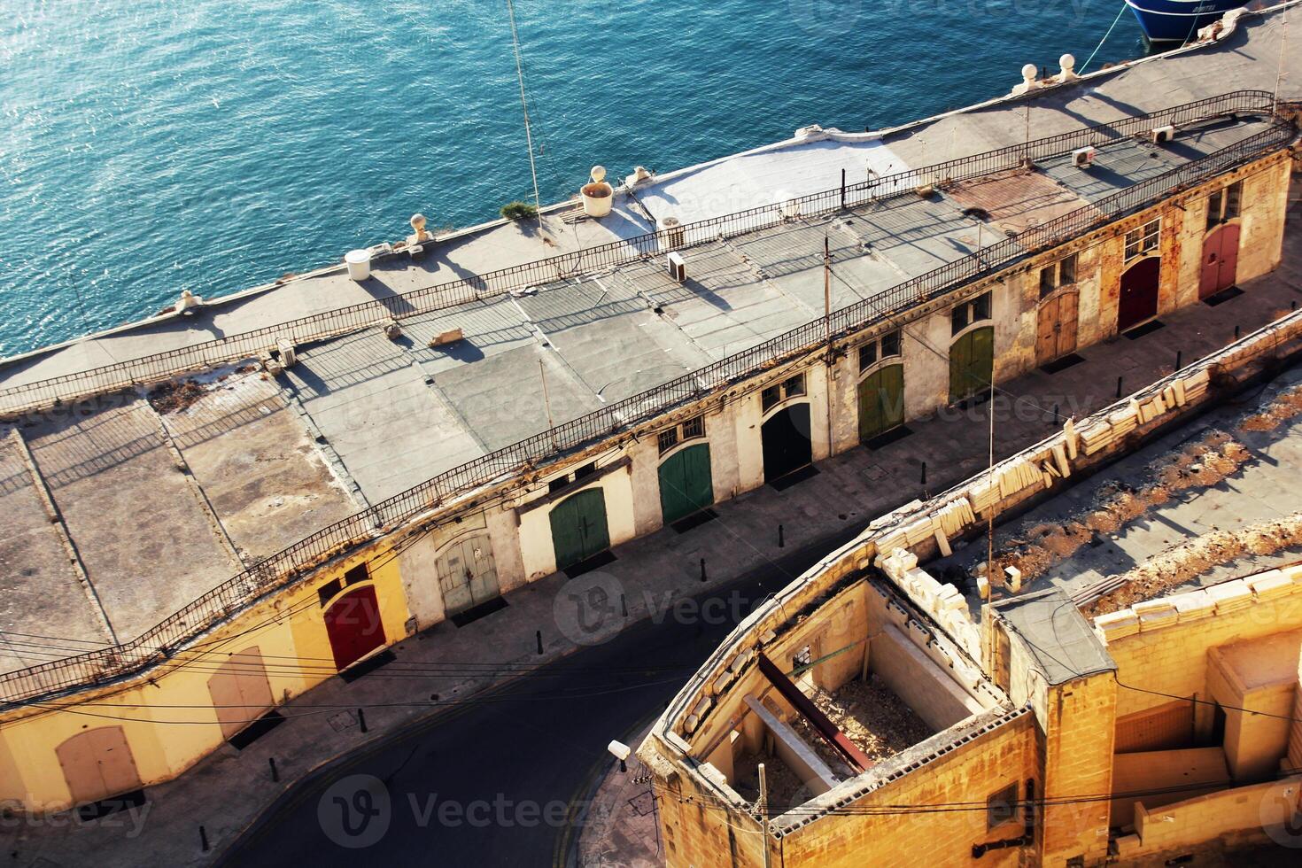 panoramique horizon vue de ancien défenses de La Valette et le grandiose port, Malte photo