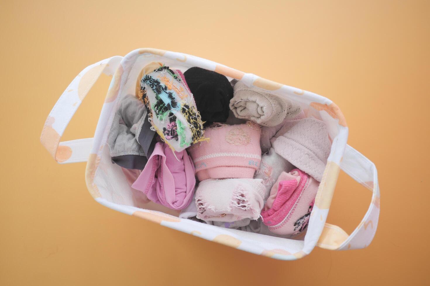 boîte avec organisé plié chaussettes . photo