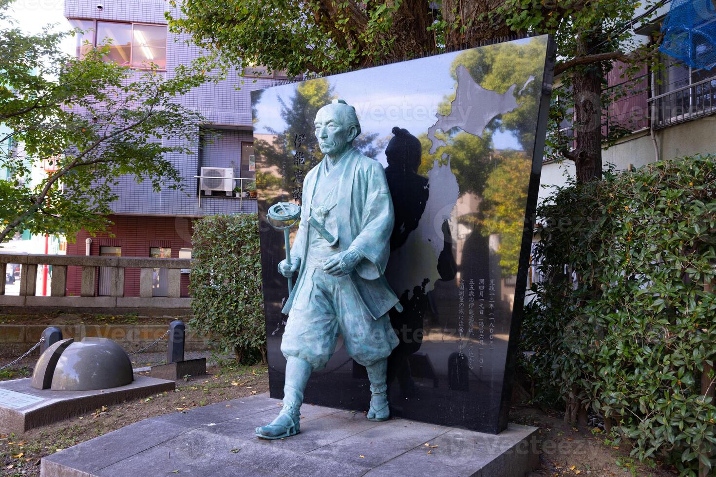 une Japonais pierre statue à Tomioka tombeau avec fond photo