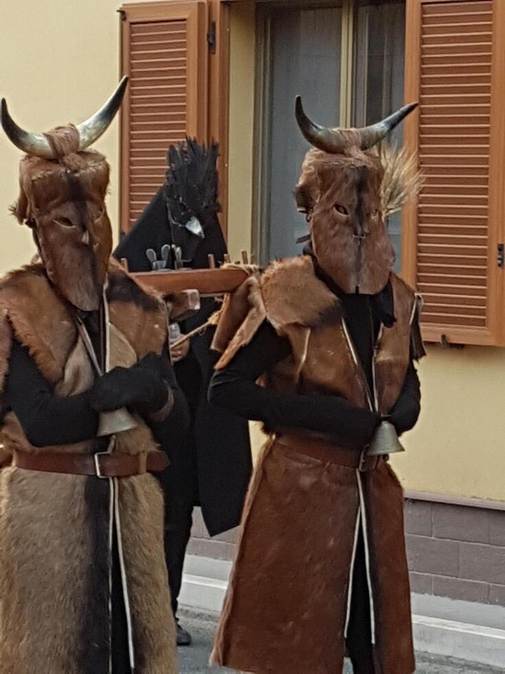 ancien rites, masques et traditions dans sardaigne. photo