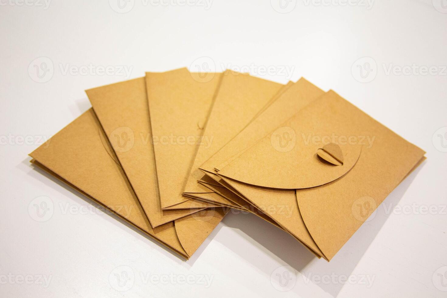 kraft enveloppes, marron enveloppe, marron papier texture. kraft papier photo