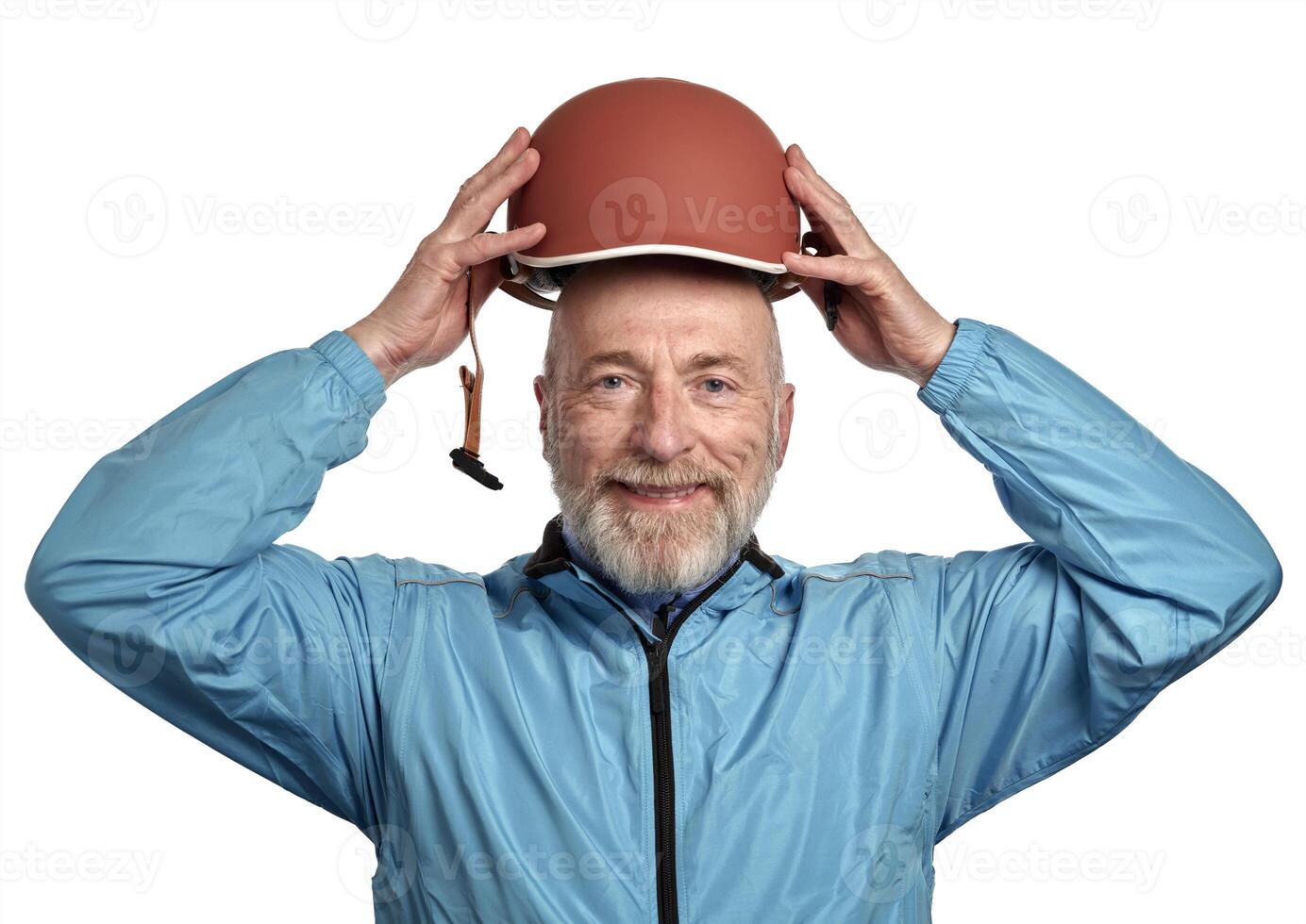 portrait de une Sénior cycliste avec une casque photo