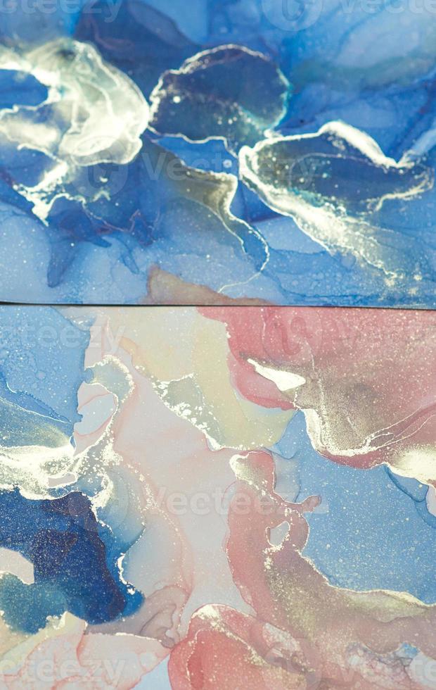 abstrait bleu et argent, papier peint. mélange de peintures acryliques. art moderne. couleurs d'encre à alcool translucides. alcool abstrait art contemporain fluide. photo
