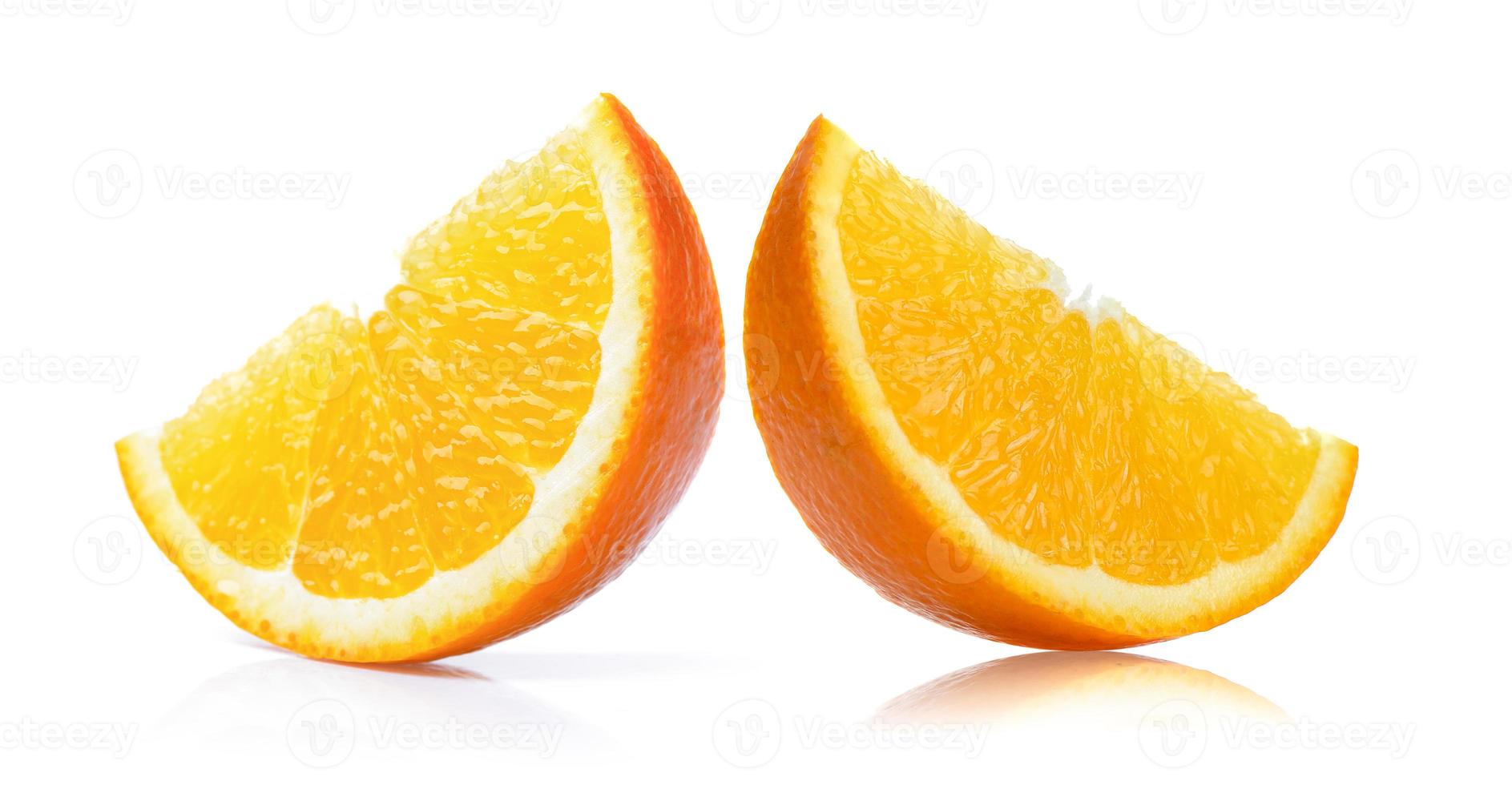 tranche d'orange sur blanc photo