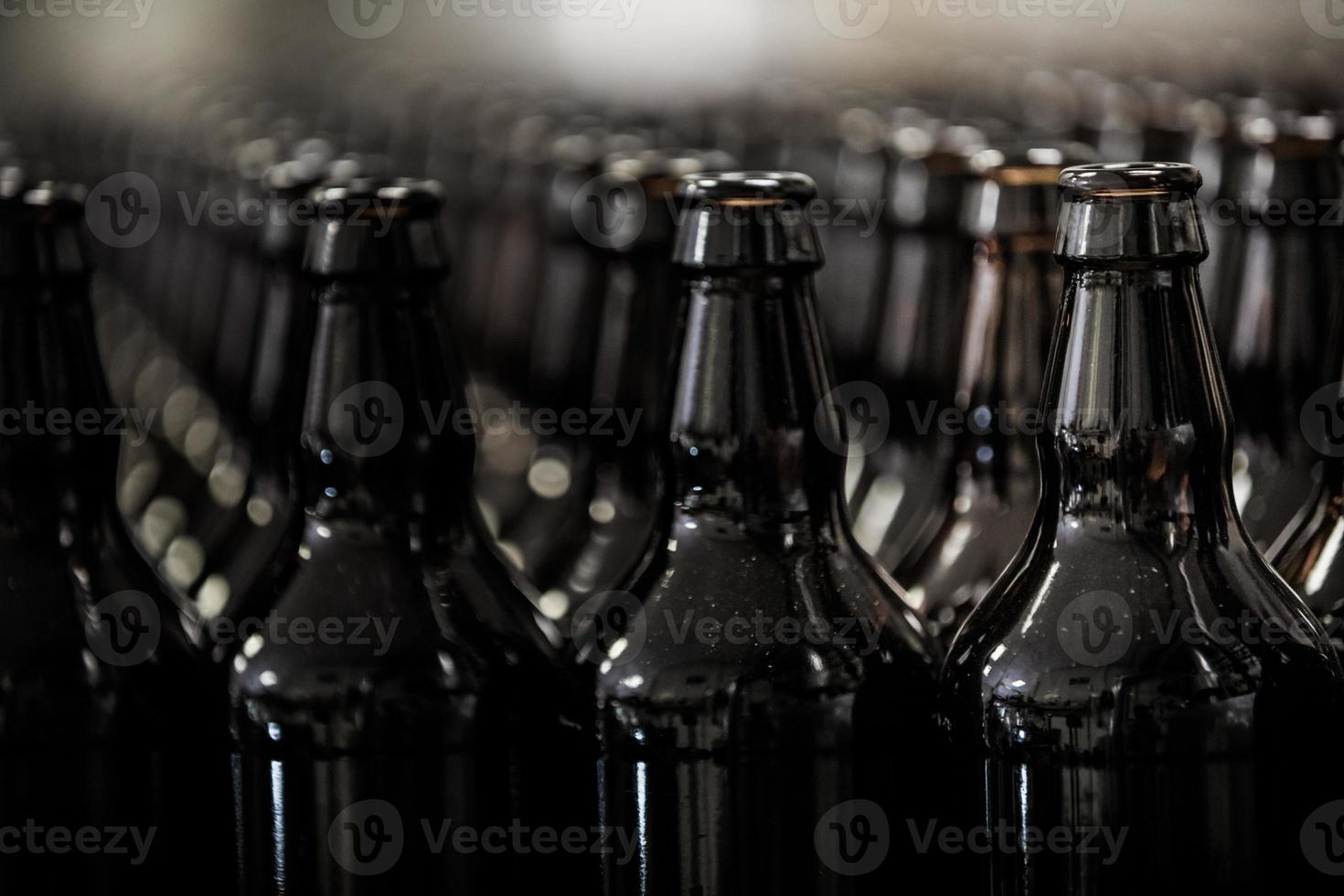 rangées de bouteilles sur microbrasserie photo