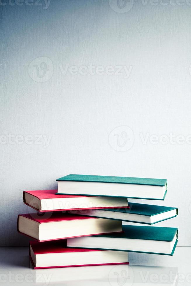 pile de livres en équilibre photo