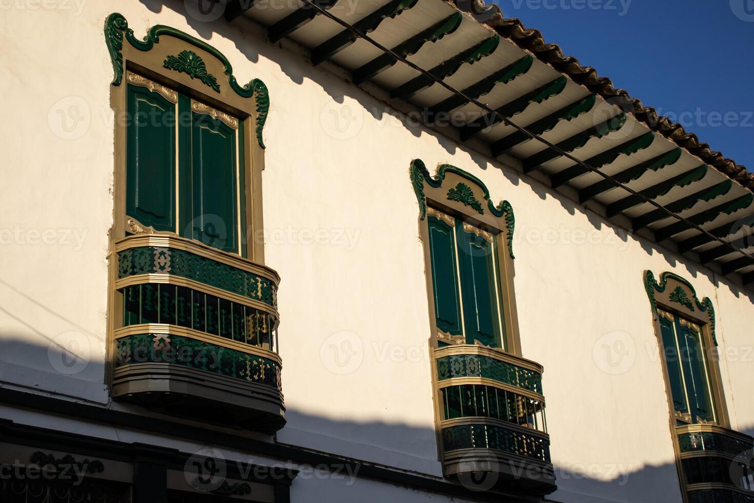 magnifique façade de le Maisons à le historique centre ville de le patrimoine ville de salamine situé à le caldas département dans Colombie. photo