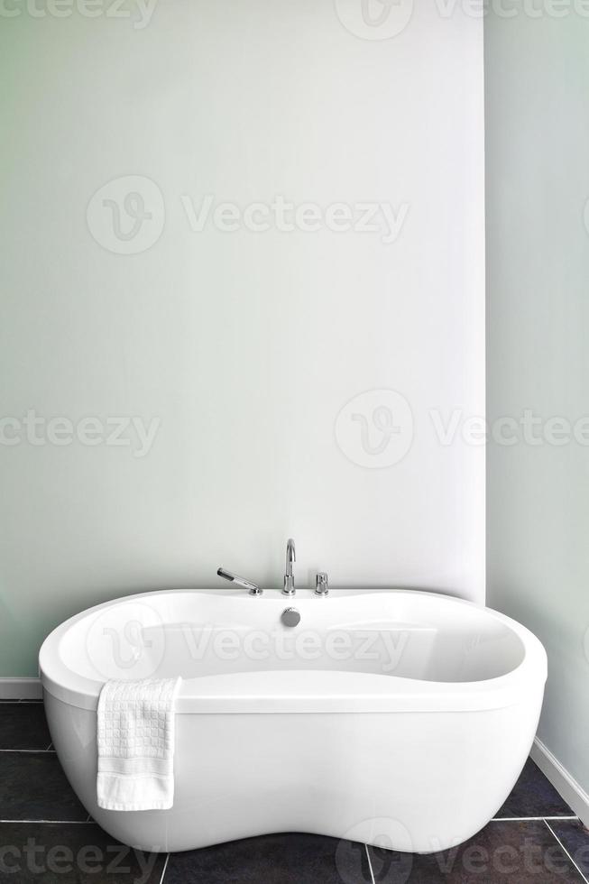 salle de bain moderne utilisant des couleurs pastel vertes douces photo