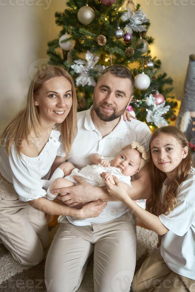 famille célébrer Nouveau année veille à Accueil photo