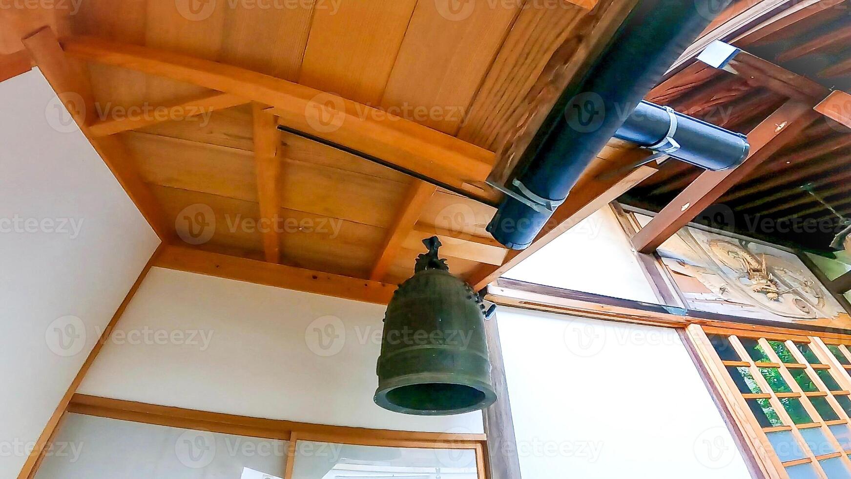 une temple dans une caché emplacement. une temple dans Hatsudaï, Shibuya salle, Tokyo, Japon. cette est une séparé temple de rurizan yakuoin ioji temple photo