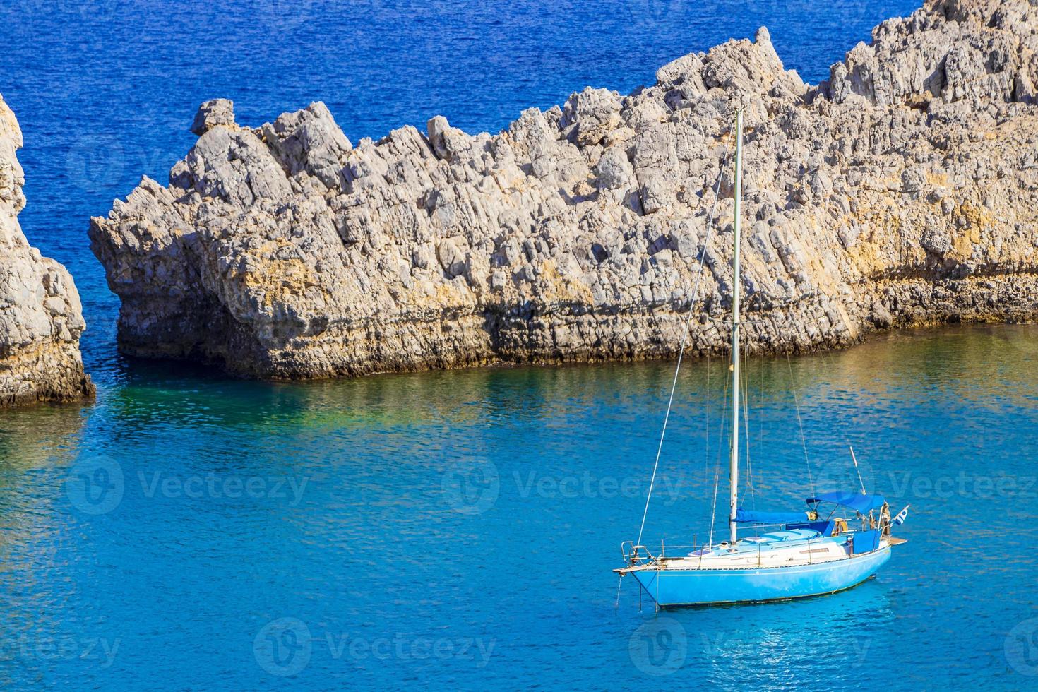 St pauls bay panorama bateaux eau claire lindos rhodes grèce. photo