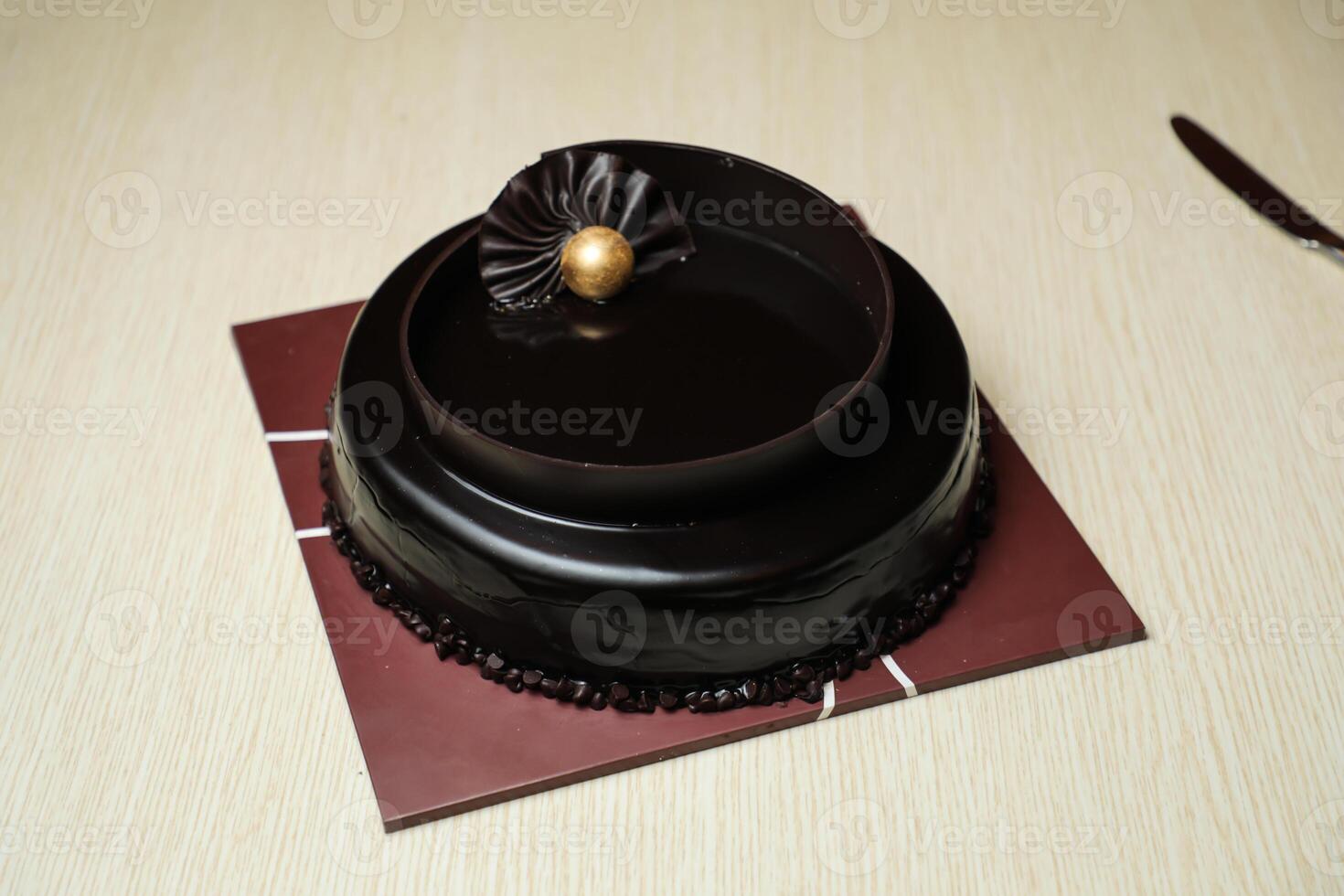 noir forêt gâteau tranche comprendre Chocolat puce sucre cuit isolé sur table Haut vue cuire café photo
