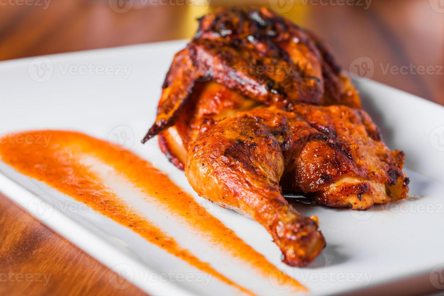 assiette de poulet grillé photo