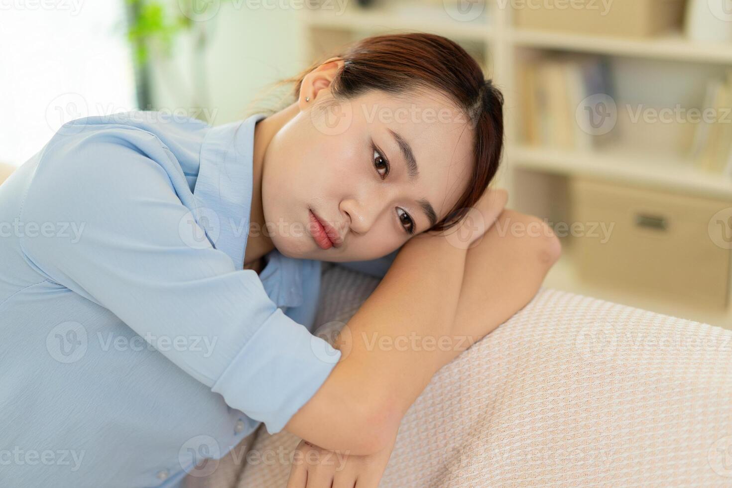 photo de Jeune asiatique femme à Accueil