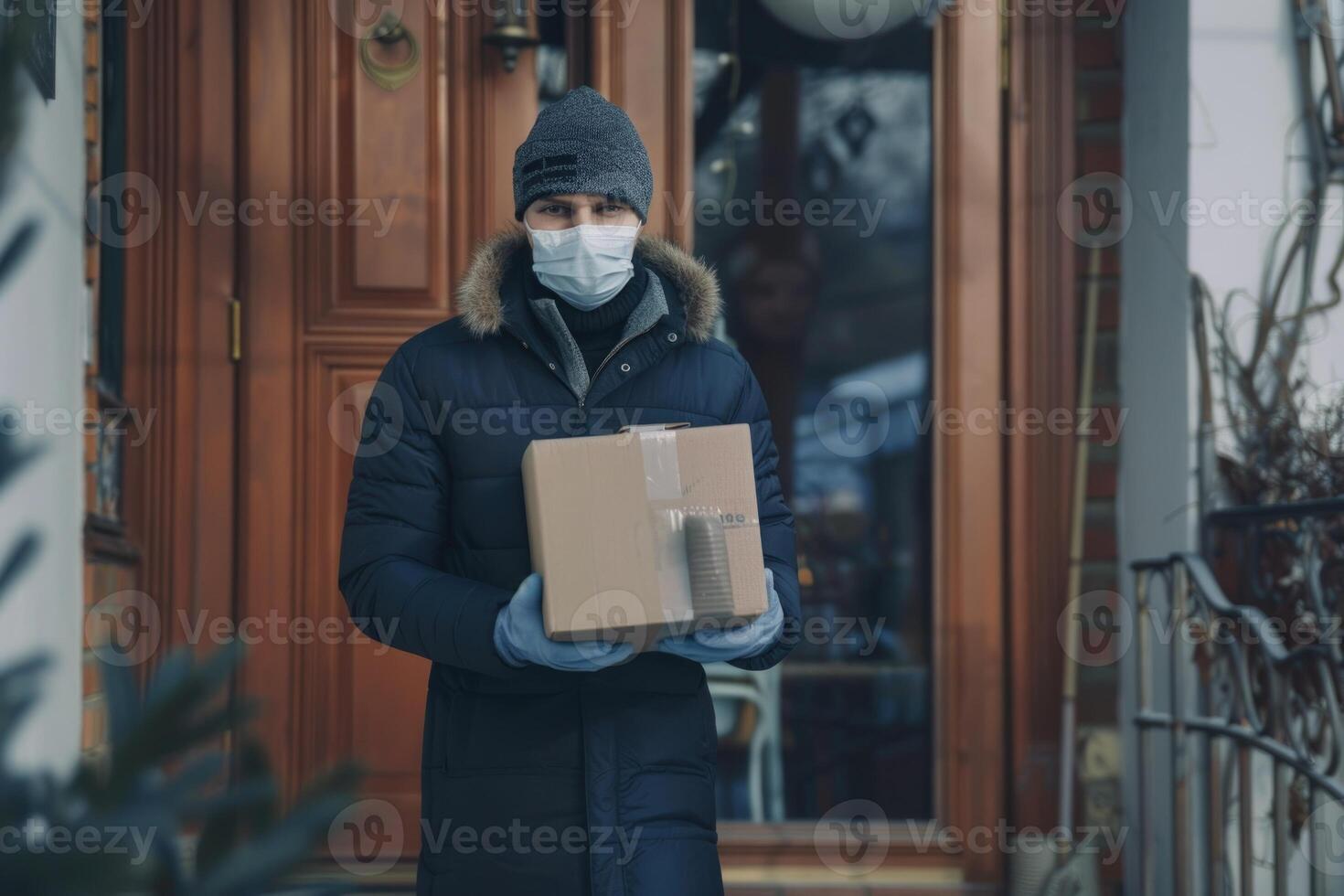 Accueil livraison achats boîte homme portant gants et protecteur masque livrer paquets à porte. photo