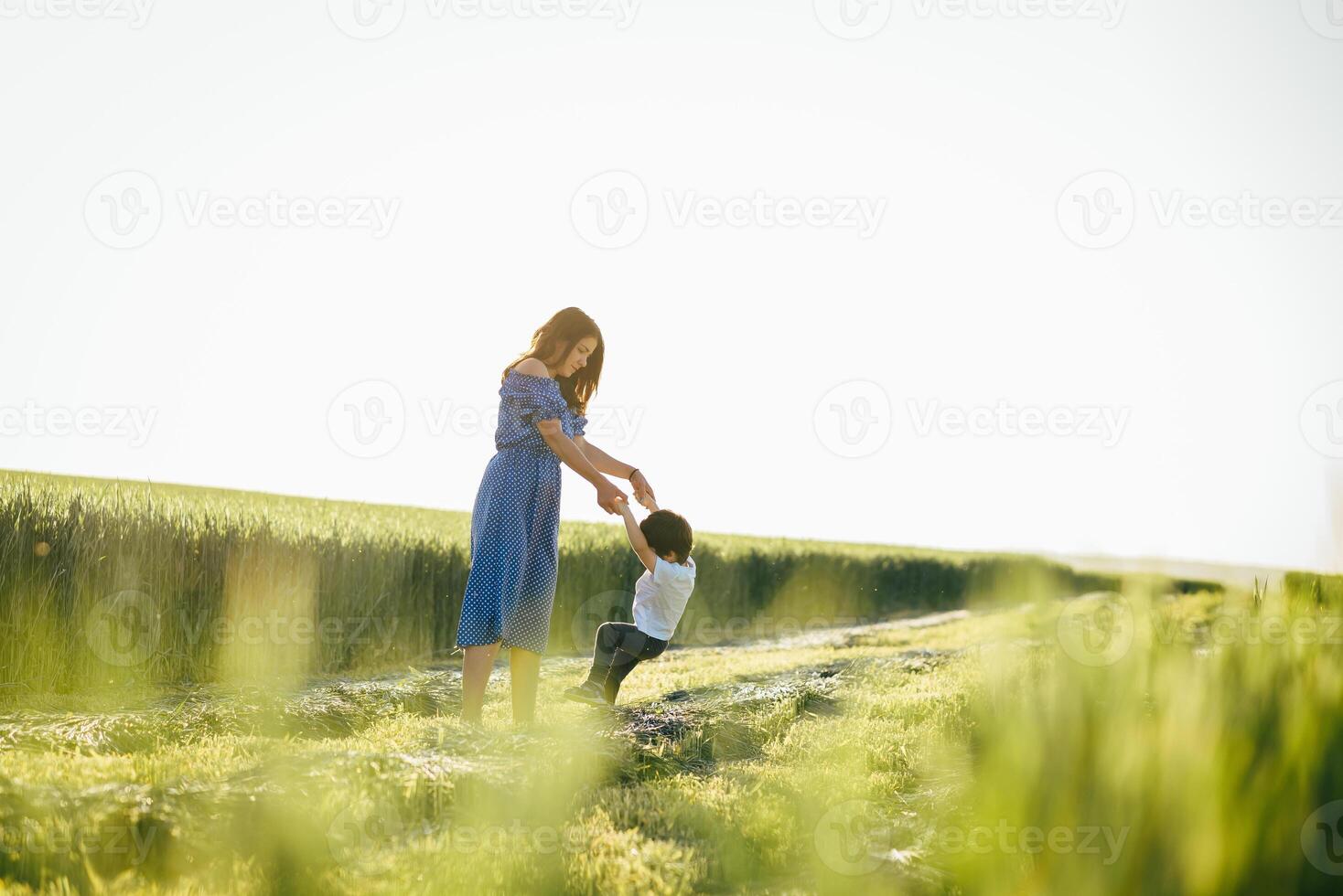 avoir une peu peu fils repos sur la nature photo