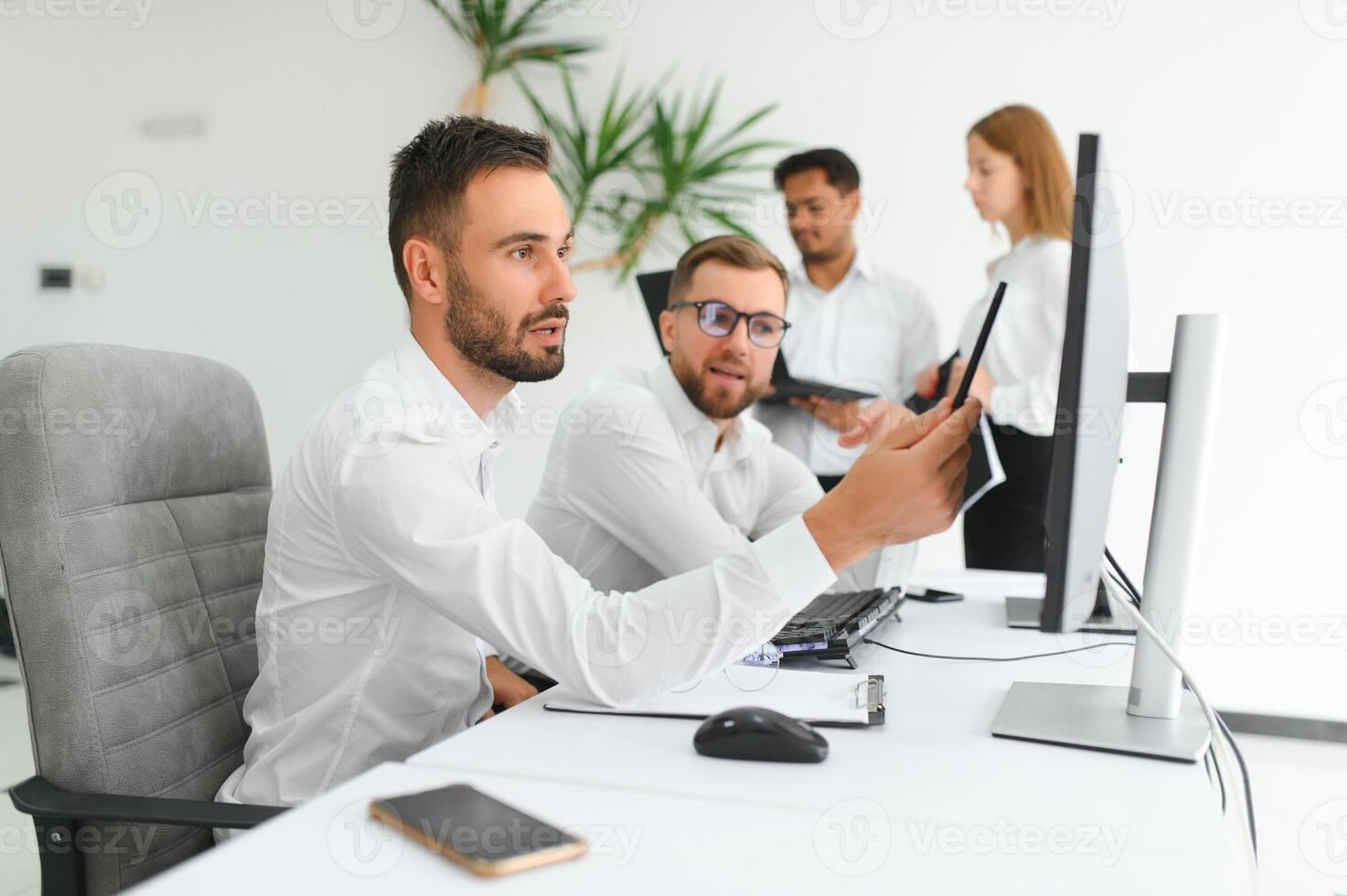 affaires gens la communication et mentor encadrement l'intégration Personnel sur Stock marché crypto investissement photo