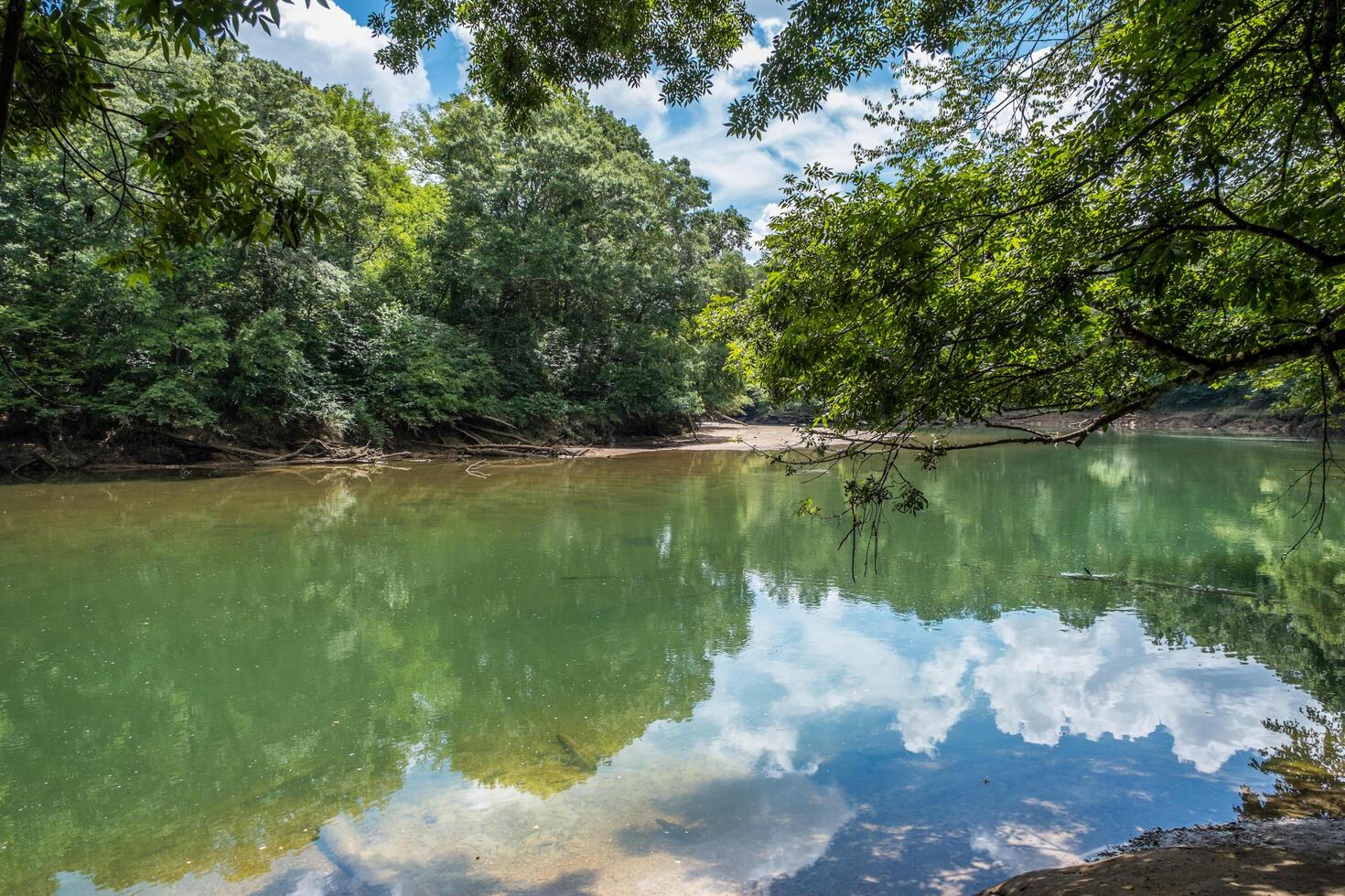 chattahoochee rivière dans Géorgie dans heure d'été photo