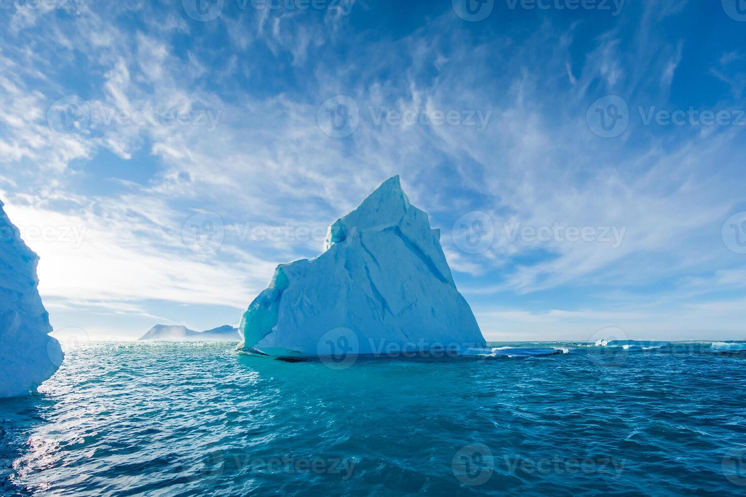 majestueux la glace falaises couronné par une cool atmosphère, encadré par le magnifique mer et ciel, prestidigitation une harmonieux panorama de la nature glacé grandeur et océanique splendeur photo